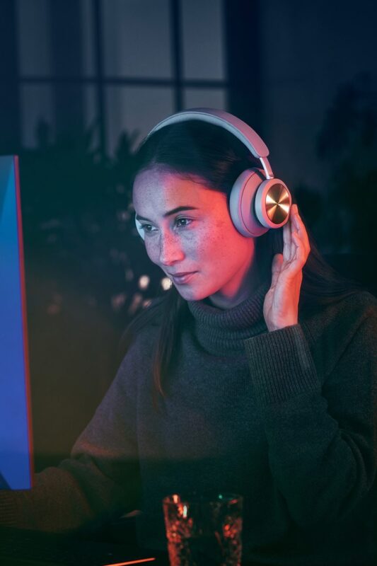 Tai nghe B&O Beoplay Portal
