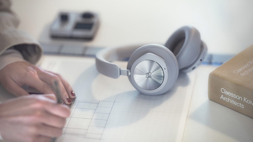 Tai nghe B&O Beoplay Portal
