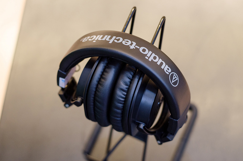 thiết kế gọn, nhẹ, xoay linh hoạt của Tai nghe Audio Technica ATH-M30X